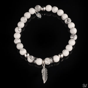 "The falling feather" Howlite